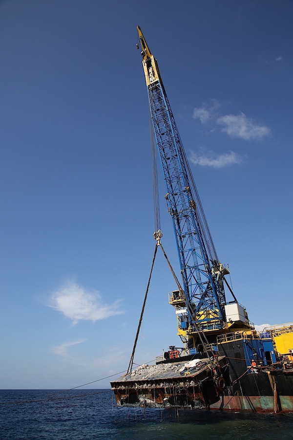 Ripulito il mare del Giglio dalla prima piattaforma utilizzata per il recupero della Costa Concordia