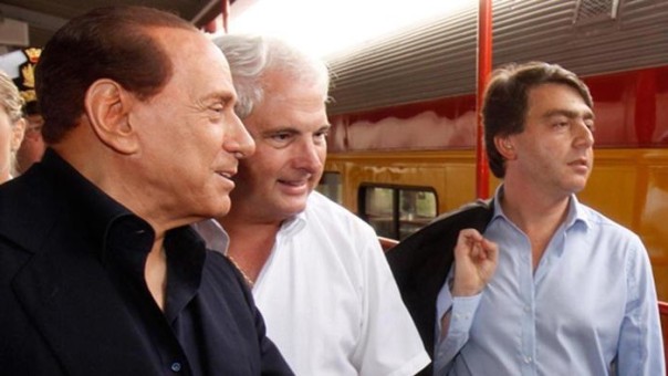Berlusconi (sin) e Lavitola (dx)