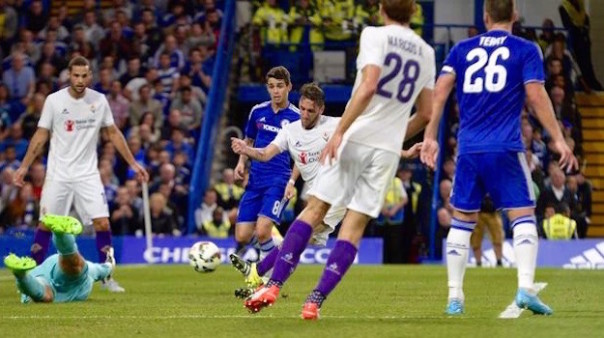 Gonzalo Rodriguez segna il gol del vantaggio della Fiorentina