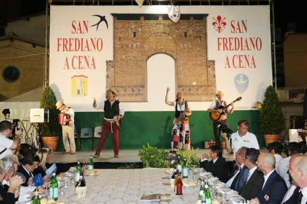 La grande cena in piazza di Cestello, grande appuntamento annuale per San Frediano