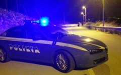 Coppia aggredita in auto, ricerche a tappeto della polizia