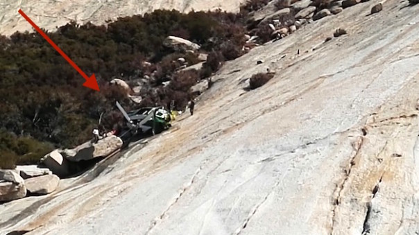 Il costone di roccia dove è precipitato l'elicottero della Forestale a Montecristo