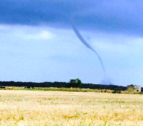 Tromba d'aria a Cecina (Livorno)