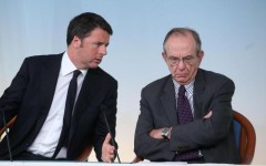 Il presidente del Consiglio Matteo Renzi e il ministro dell'Economia Pier Carlo Padoan