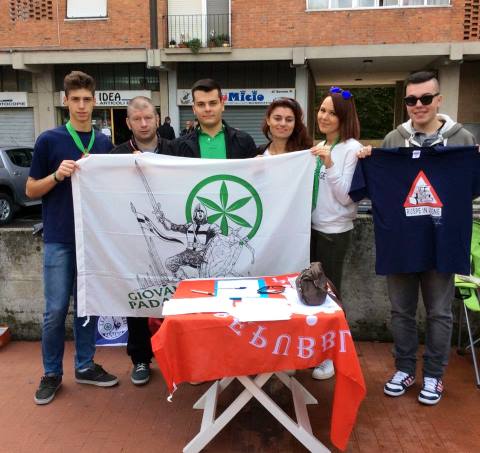 Pisa, la raccolta firme dei leghisti (foto Facebook - Susanna Ceccardi)