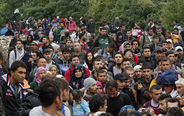 Refugees wait to enter Croatia at the Serba-Croatia border town of Berkasovo, Serbia, 25 September 2015. Croatia and Serbia were trading tit-for-tat measures 24 September escalating their row over who is responsible for channeling tens of thousands of refugees which way across the Balkans, with Croatia banning all Serbian vehicles from entering its soil. Serbia's border with Croatia has become the latest flashpoint in Europe's refugee crisis as migrants sought alternative routes to Western Europe after Hungary slammed its doors shut. Hungary on 15 September sealed the last gap in the barricade along its border with Serbia, closing the passage to thousands of refugees and migrants still waiting on the other side and some groups decided to pass over Croatia.  ANSA/ANTONIO BAT