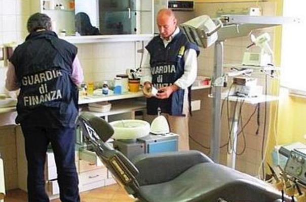 Livorno, scoperto dentista abusivo