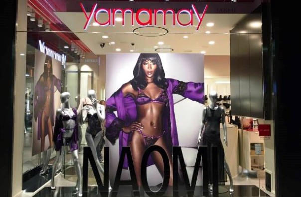 Naomi Campbell veste Yamamay (dal profilo Facebook di Yamamay)