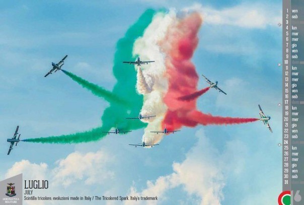 Nella foto del mese di Luglio 2016 le esibizioni delle Frecce Tricolori