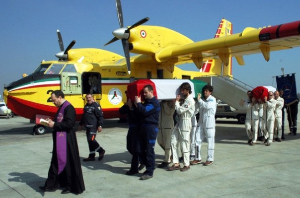 Il Canadair precipitò il 18 marzo 2005 a Vittoria Apuana