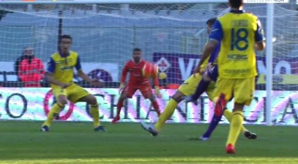 Fiorentina-Chievo, Ilicic ha appena scoccato il tiro del gol (foto Twitter - @Sport_Mediaset)