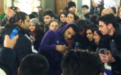 Pepito Rossi in mezzo ai tifosi viola