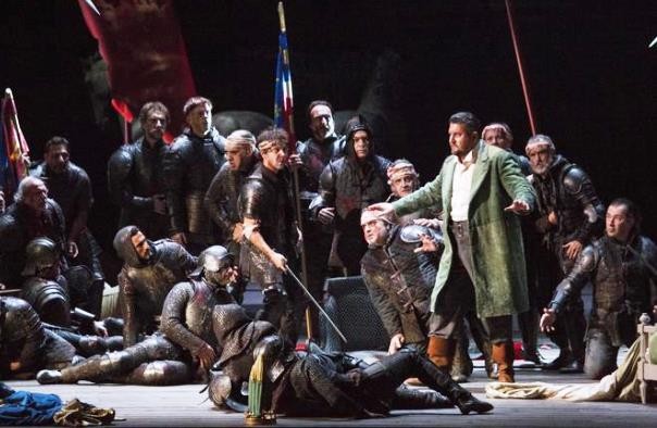 Il baritono Devid Cecconi (a destra) in scena alla Scala