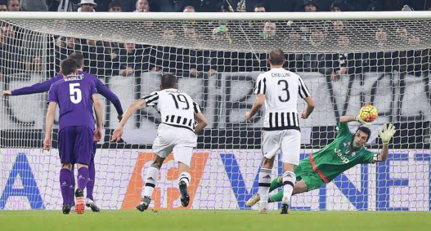 Il rigore trasformato da Ilicic (semicoperto da Badelj)