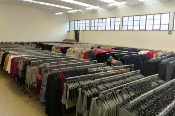 Prato, 50 mila falsi capi d'abbigliamento sequestrati