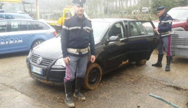 Siena, la Polstrada accanto all'auto dei banditi, recuperata