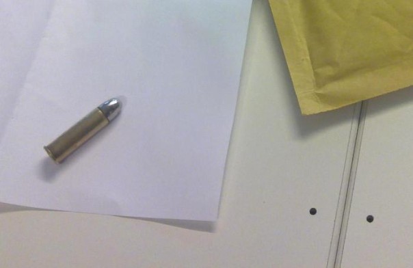 Proiettile busta anonima