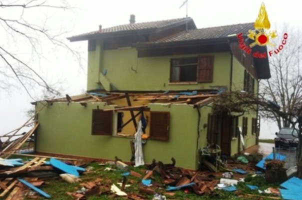 Barga, la villetta distrutta dall'esplosione