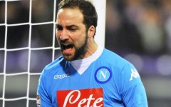 Fiorentina-Napoli, Hguain esulta dopo il gol su assist di ... Alonso