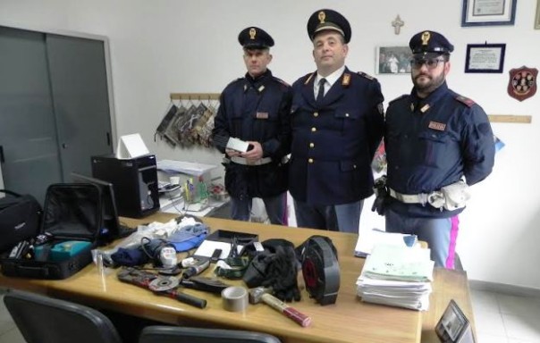 San Giovanni Valdarno, la Polstrada mostra gli oggetti da scasso sequestrati in A1