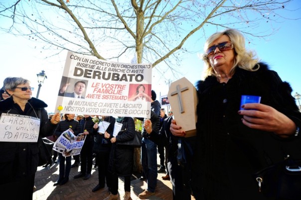 Banche: Etruria; funerale del risparmio in paese Renzi