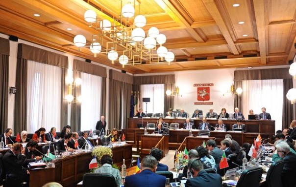 Il convegno 'Nuovi paradigmi di cooperazione Euro-Mediterranea a vent'anni dalla dichiarazione di Barcellona', nella sede della Regione Toscana, Firenze, 26 ottobre 2015. ANSA/ MAURIZIO DEGL'INNOCENTI