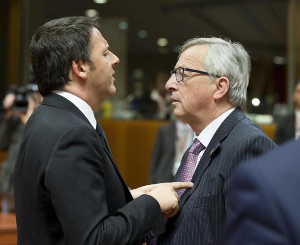 Italy's Prime Minister Matteo Renzi (L) with European Commission President, Jean Claude Juncker, at the European heads of states and government summit in Brussels, Belgium, 19 March 2015. ANSA/TIBERIO BARCHIELLI/UFFICIO STAMPA PALAZZO CHIGI