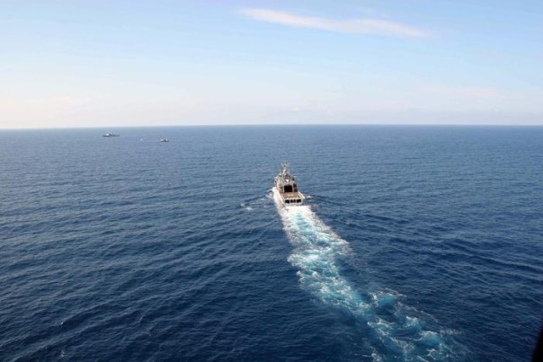 Soccorso peschereccio largo Calabria, salvi 446 immigrati