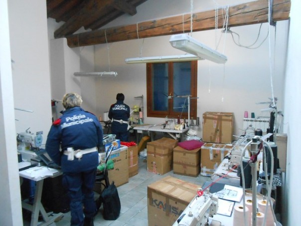 Laboratorio cinese sequestrato a Prato
