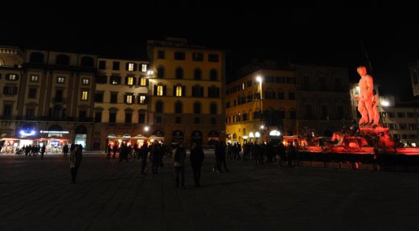 Siria:a Firenze piazza Signoria illuminata contro la guerra