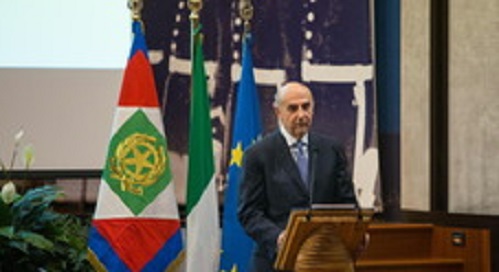 WCENTER 0SQEAEOMAA Foto LaPresse - Stefano Costantino 04/04/2016 Roma (ITA) Cronaca Inaugurazione dell'Anno Accademico 2016 dell'Accademia Superiore di Polizia in Roma, Italia. Alla Presenza del Presidente della Repubblica Italiana, Sergio Mattarella. Nella foto: Alessandro Pansa Photo LaPresse - Stefano Costantino 04/04/2016 Rome (ITA) Academic Year 2016 Inauguration of the Academy Superior of Police in Rome, Italy. At presence of the President of the Italian Republic, Sergio Mattarella. In the pic: Alessandro Pansa