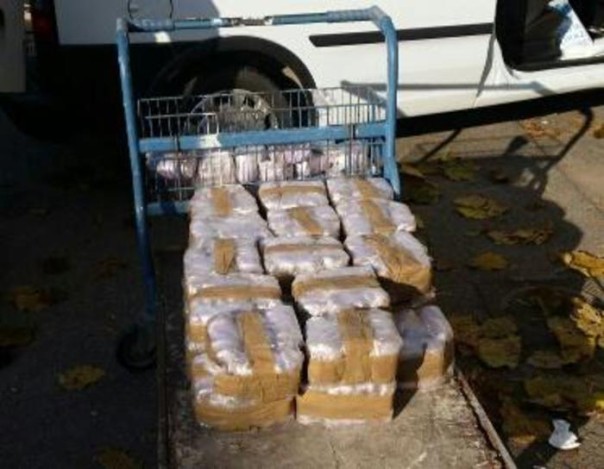 Droga: 60 kg hashish nascosti in furgone, un arresto
