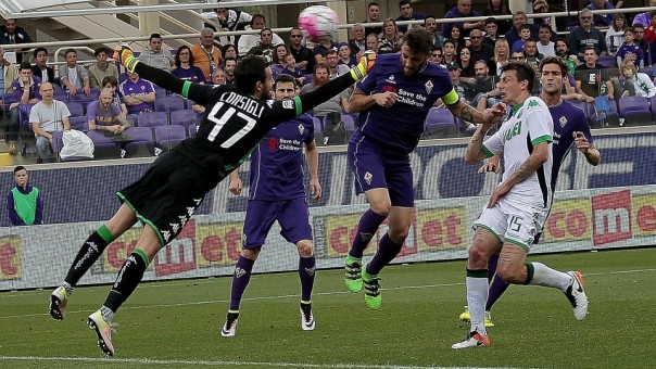 Il gol di Gonzalo Rodriguez che porta in vantaggio la Fiorentina