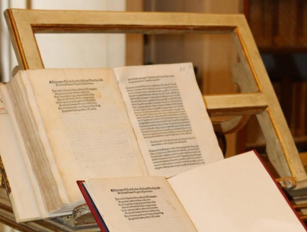 La lettera con la quale Cristoforo Colombo annunciava la scoperta del 'Nuovo Mondo', rubata a Firenze e poi rivenduta negli Stati Uniti, recuperata dai carabinieri dei beni culturali (Tpc), 18 maggio 2016. La missiva, stampata nel 1493, viene ritenuta di eccezionale pregio storico-archivistico. ANSA / US CARABINIERI +++ANSA PROVIDES ACCESS TO THIS HANDOUT PHOTO TO BE USED SOLELY TO ILLUSTRATE NEWS REPORTING OR COMMENTARY ON THE FACTS OR EVENTS DEPICTED IN THIS IMAGE; NO ARCHIVING; NO LICENSING+++