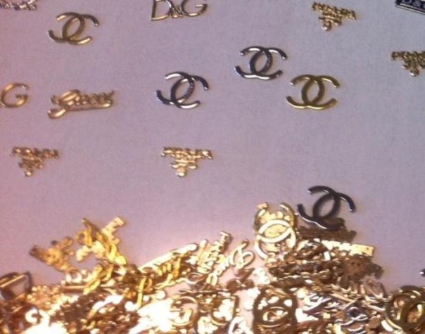 Falsi: Gdf sequestra 18.000 etichette per contraffare abiti