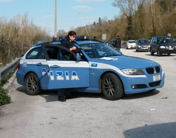 Polizia stradale polstrada posto di blocco