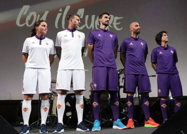 Presentazione nuova maglia della fiorentina al cinema odeon Cge fotogiornalismo