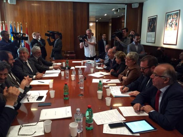 Una immagine del tavolo, presso il ministero del Lavoro, tra governo e Cgil, Cisl e Uil, sulla modifica della legge Fornero sulla previdenza e sulle politiche del lavoro, Roma, 24 maggio 2016. ANSA / ALESSIA TAGLIACOZZO