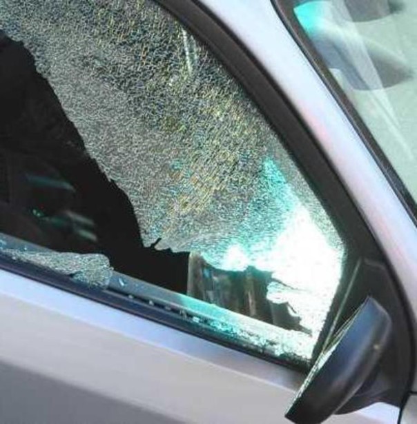 Finestrino auto rotto
