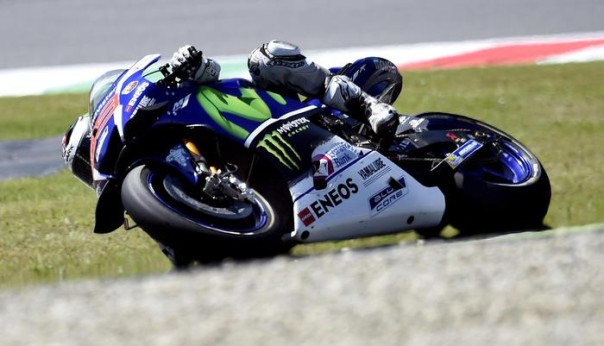 Spanish MotoGP rider Jorge Lorenzo of the Movistar Yamaha is on his way to win the Motorcycling Grand Prix of Italy at the Mugello circuit in Scarperia, central Italy, 22 May 2016. ANSA/CLAUDIO ONORATI