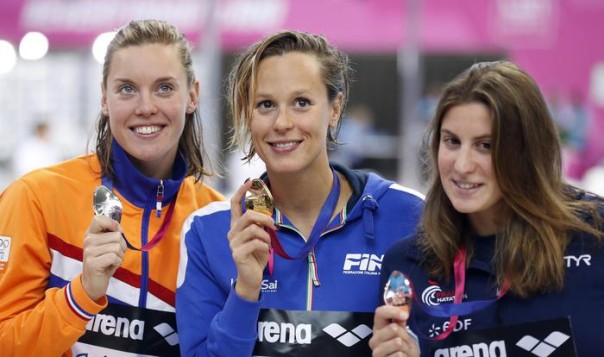Italy's winner Federica Pellegrini, center, second placed Femke Heemskerk of the Netherlands , left, and third placed France's Charlotte Bonnet show their medals after the Women's 200m Freestyle final at the European Aquatics Championships in London, Saturday, May 21, 2016. (ANSA/AP Photo/Frank Augstein) [CopyrightNotice: Copyright 2016 The Associated Press. All rights reserved. This material may not be published, broadcast, rewritten or redistribu]