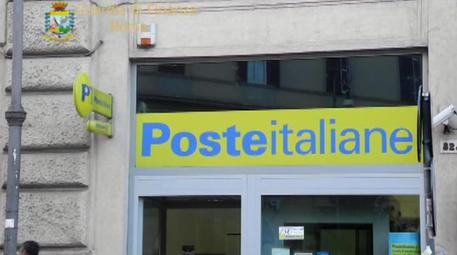 Fermo immagine di un video della Guardia di Finanza mostra un momento sull'operazione che ha permesso di smantellare una banda dedita alle rapine ai danni di banche ed uffici postali della provincia di Roma. ANSA/ UFFICIO STAMPA CARABINIERI ++HO - NO SALES EDITORIAL USE ONLY++