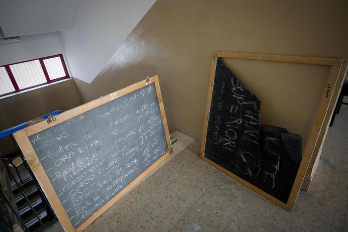 Raid in scuola occupata a Napoli, danni per 200 mila euro