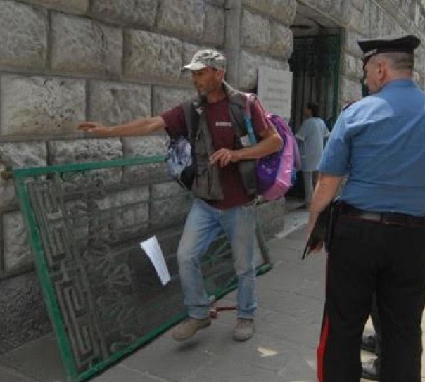 Cancello scuola a Carrara