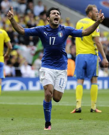 Eder esulta dopo il magnifico gol che ha dato la vittoria all'Italia