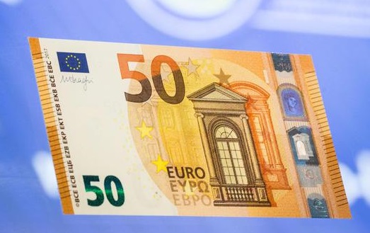 epa05408913 The new 50 Euro bank note can be seen after its presentation at the headquarters of the European Central Bank (ECB), in Frankfurt/Main, Germany, 05 July 2016. EPA/FRANK RUMPENHORST