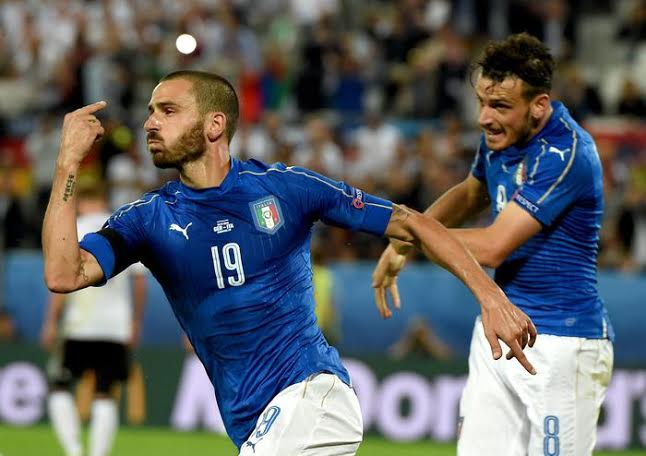 Bonucci esulta dopo il pareggio su rigore