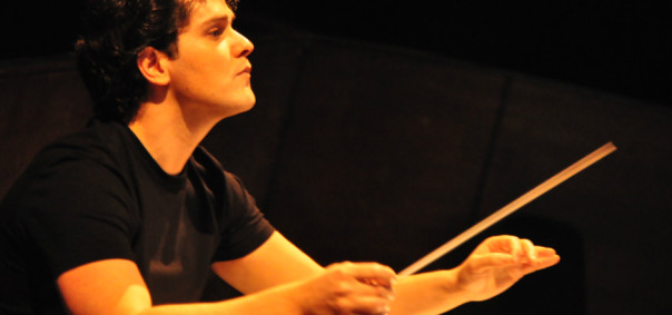 Il direttore d'orchestra Sergio ALapont