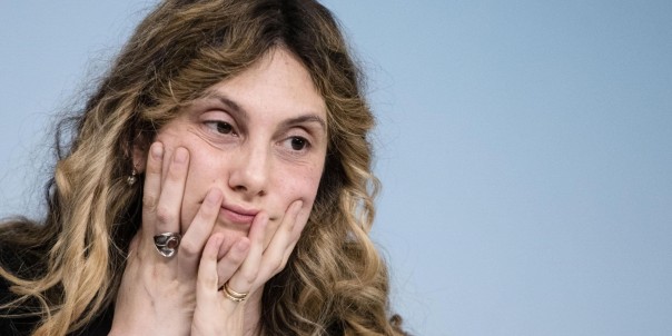 Il ministro per la Semplificazione e Pubblica Amministrazione, Marianna Madia, durante la conferenza stampa sulla riforma della pubblica amministrazione al termine del Consiglio dei Ministri a palazzo Chigi, Roma, 30 aprile 2014. ANSA/ ANGELO CARCONI