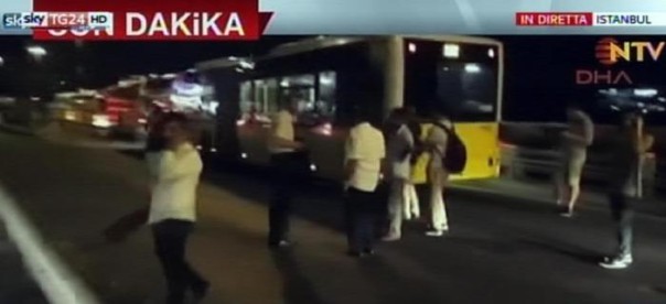 ++ Turchia: Istanbul, esercito chiude 2 ponti sul Bosforo ++